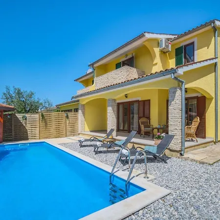 Chiara In Rogivici Holiday home