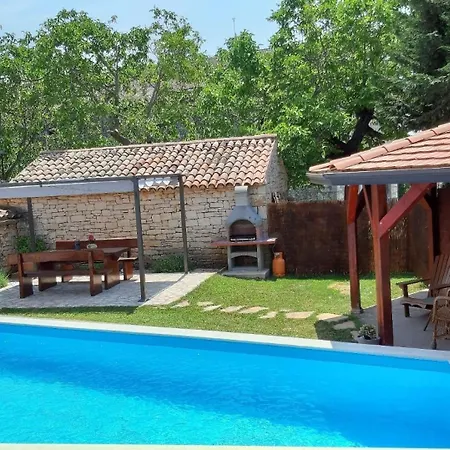Holiday home Chiara In Rogivici Rogovici